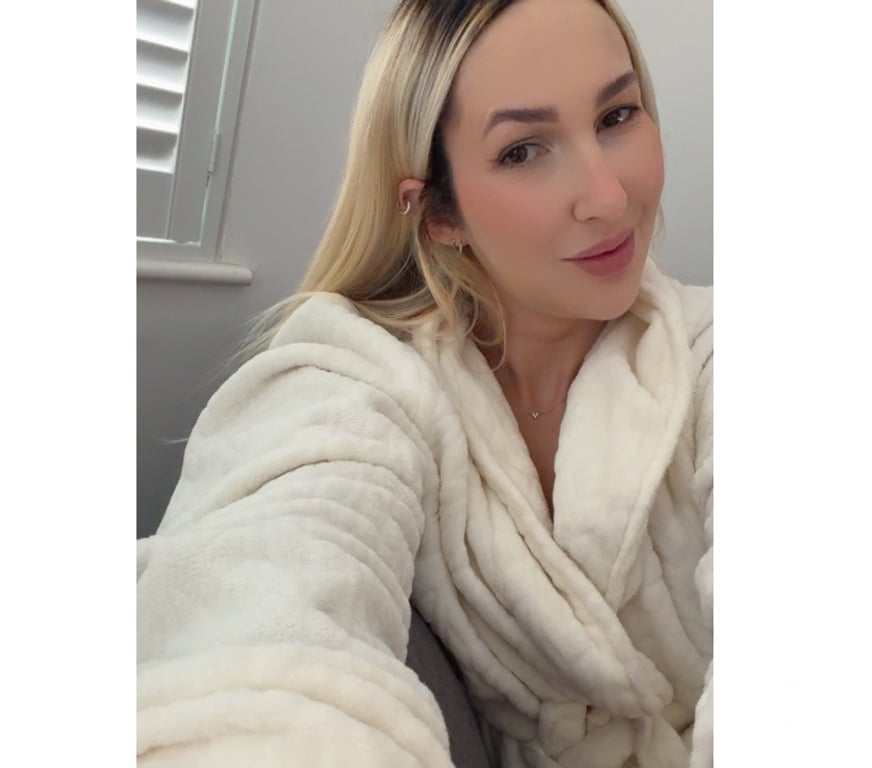 Escorts Nottinghamshire Nottingham - Photos for Brazilian 🇧🇷 blonde likes to Party. 🥂🥳