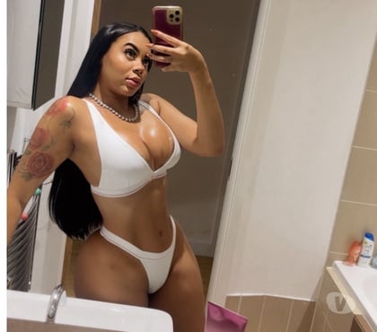 Photos for Brazilian Party Girl 🇧🇷🥂💦