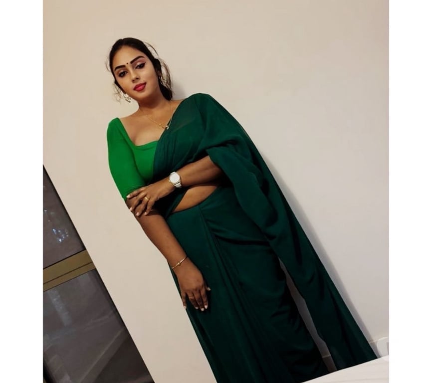 Escorts East London Barking Station - East London - Photos for MEENA SOUTH INDIAN TAMIL NADU GIRL NEW IN BARKING 🇮🇳