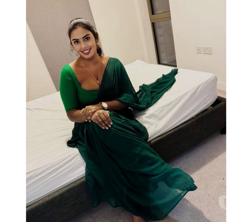 Escorts East London Barking Station - East London - Photos for MEENA SOUTH INDIAN TAMIL NADU GIRL NEW IN BARKING 🇮🇳
