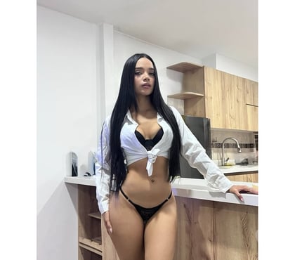 Escorts Luton Town Centre Luton - Photos for Bia Sweet Brazilian in town🍓🍷