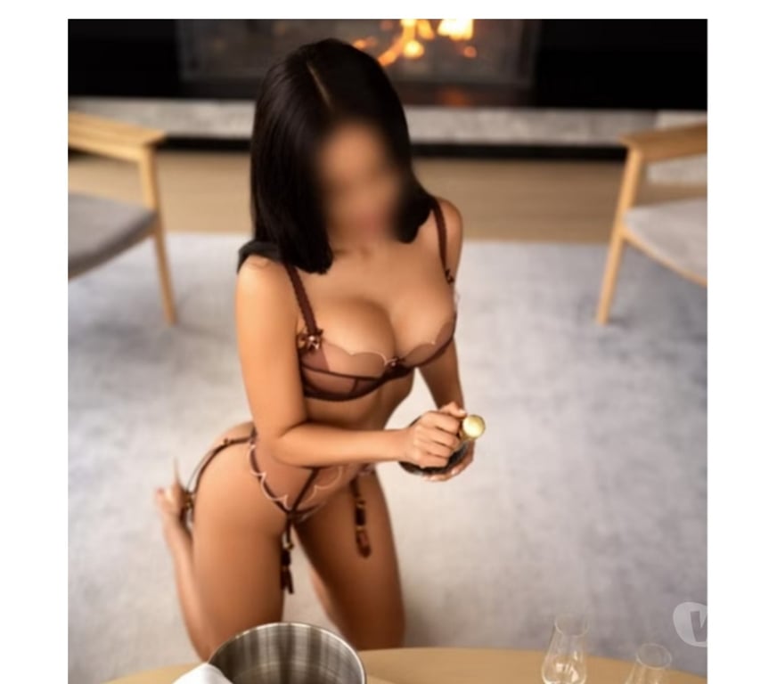 Escorts Merseyside Liverpool - Photos for ...Sexy girl...BRUNET....BIG TITS...
