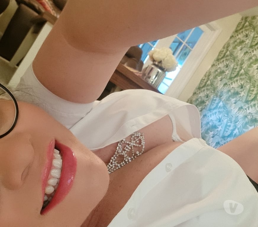 Escorts Hertfordshire Dacorum - Photos for Brazilian bombshel Ella