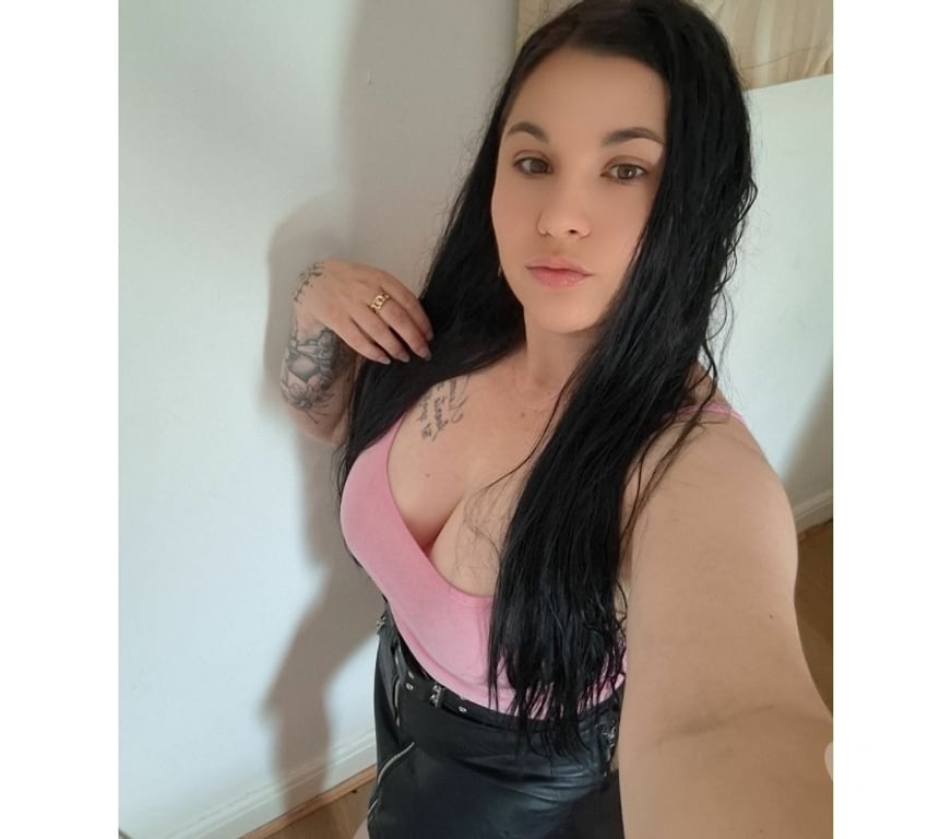 Escorts Merseyside Knowsley - Photos for Clean ,Friendly & Professional warm personality - Discret
