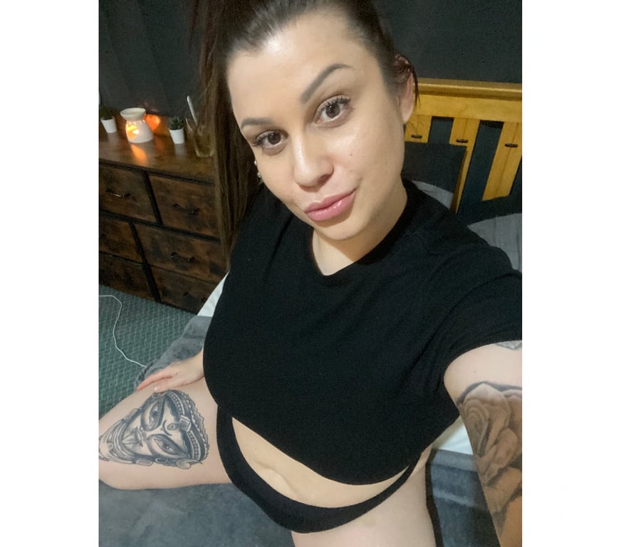 Escorts East London Newham - Photos for ZARA 🩷 CURVY AND TATTOOED IN CANNING TOWN
