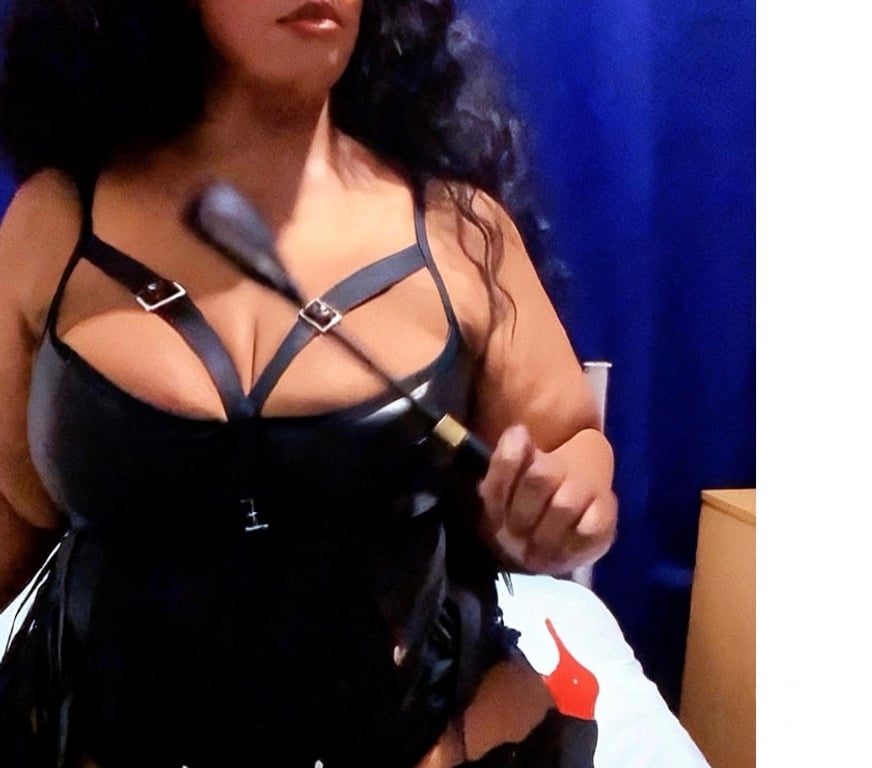 Escorts Reading Reading Town Centre - Reading - Photos for DESIRE YOUR MILF IS HOSTING IN YOUR TOWN. FUN!