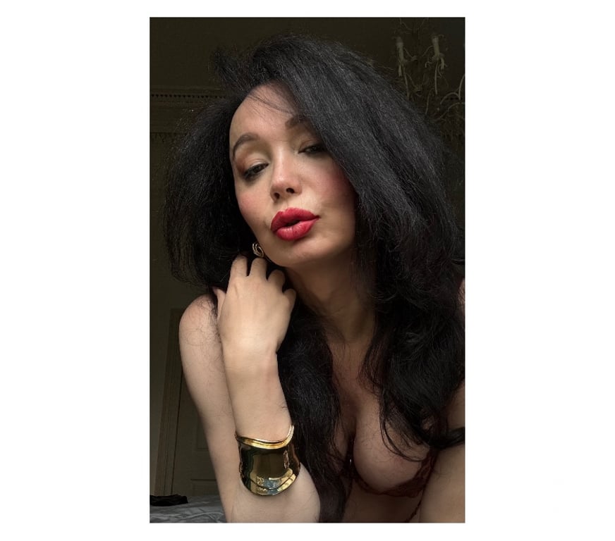 Trans Escorts Glasgow Glasgow City Centre - Glasgow - Photos for 🌙🟨🟪ALLURING ADORA TS MILF 👉🟪🟨