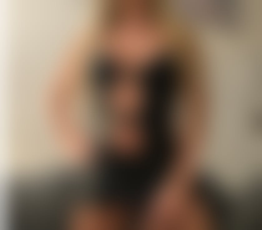 Cleo hot massage