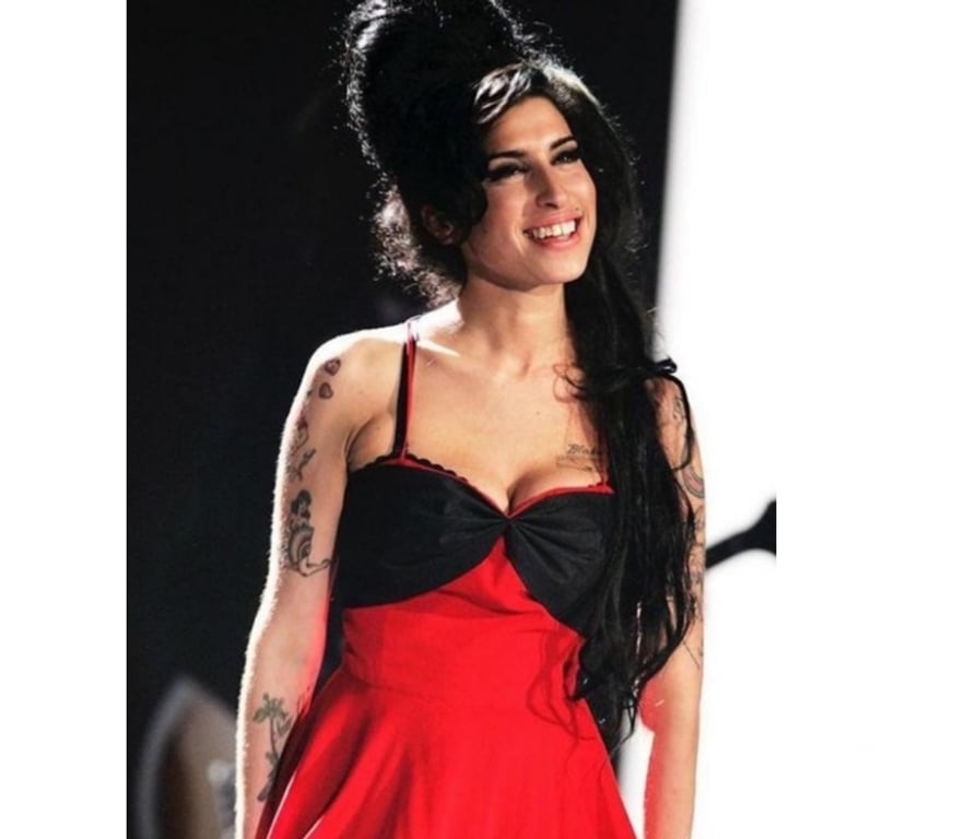 Escorts East London Walthamstow Central Station - East London - Photos for 🖤♥️SPICE COVER Amy Winehouse ♥️🖤