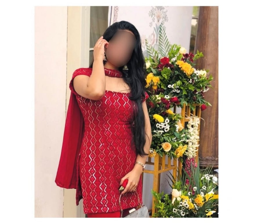 Escorts West Yorkshire Leeds - Photos for NILA South Indian Tamil Girl New in Leeds