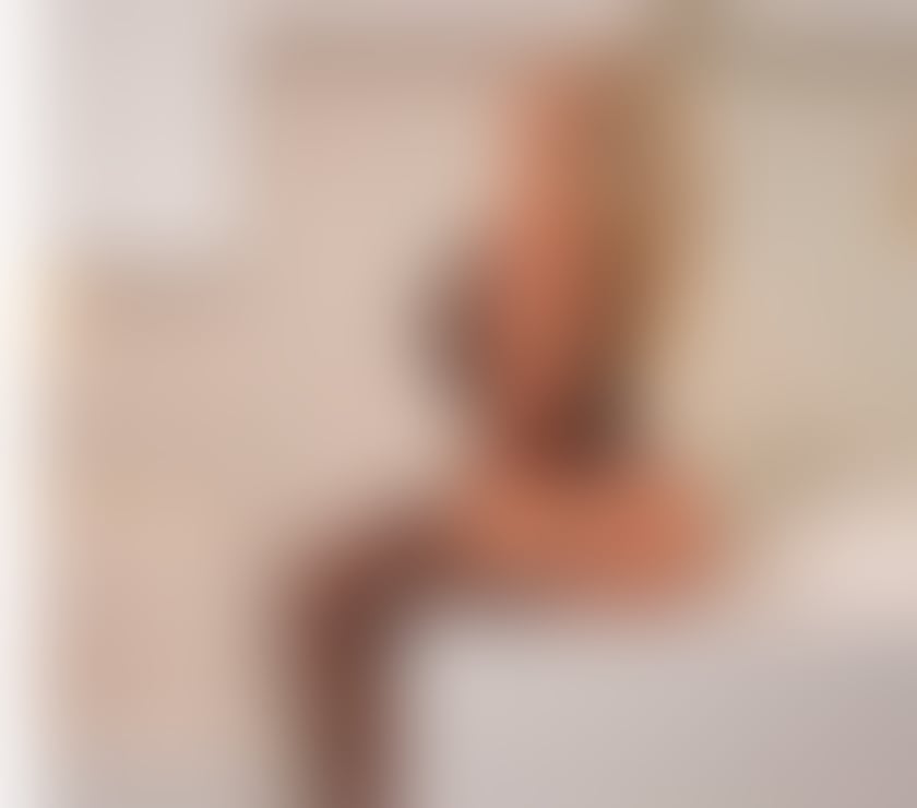 Escorts Hertfordshire Watford - Photos for 🔥 Sarah, Petite, Polished, and Quietly Sophisticated!