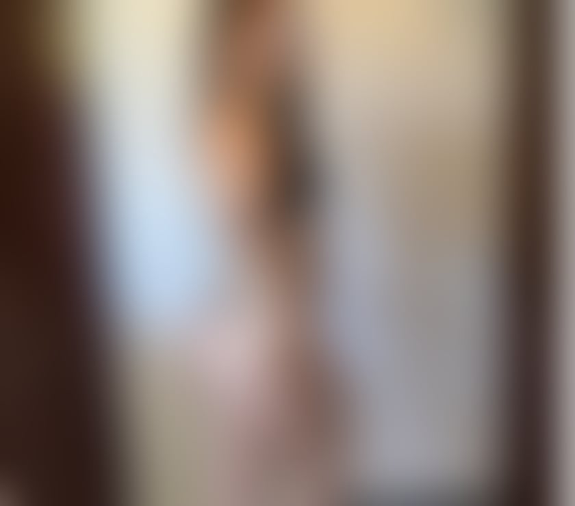 Escorts Woolwich South East London - Photos for Girlfriend-Style, with natural curves and a pleasant, sensua