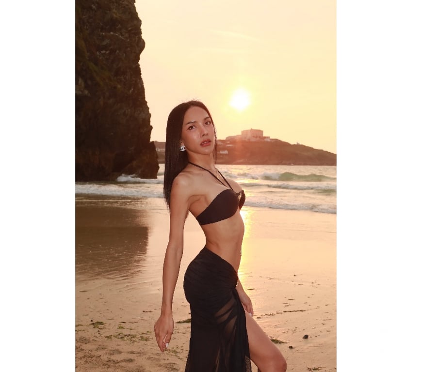 Escorts South East London Croydon - Photos for Thai Model TS Emily