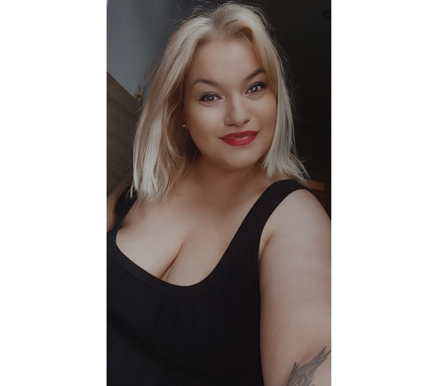 Escorts South Yorkshire Doncaster - Photos for Hi guys I'm Karina party 🥳 girl ❤️🥳