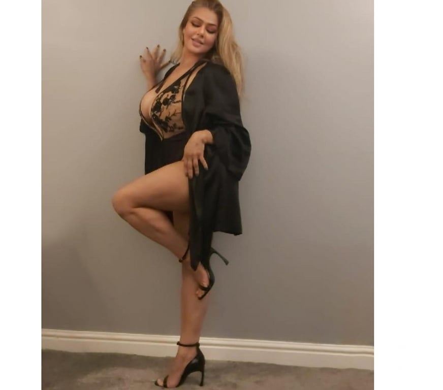 Escorts Kent Dartford - Photos for COLOMBIAN LOLA HOT NEW IN TOWN
