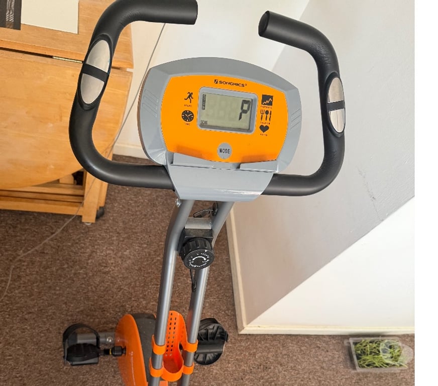 Fishing tackle Hampshire Winchester - Photos for Songmic Resistance Exercise Bike