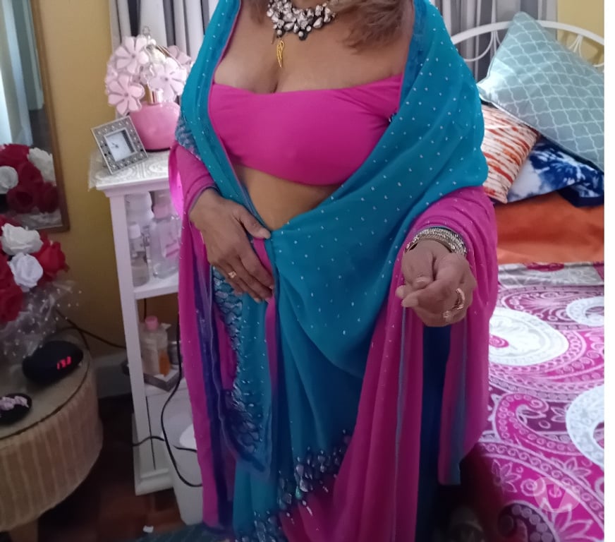 Escorts South West London Richmond upon Thames - Photos for INDIAN ESCORT 5 ⭐️ AND MASSAGE 💆‍♀️ 😋