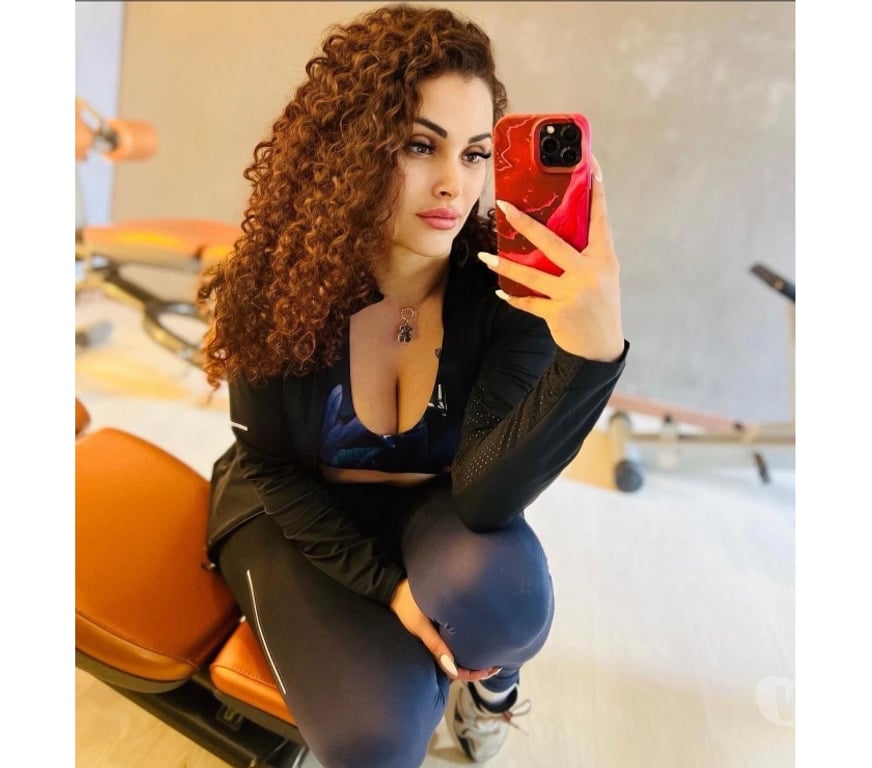 Escorts East London Canary Wharf - East London - Photos for Andrea Elegant Latin Redhead