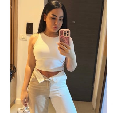 Escorts Luton Town Centre Luton - Photos for Mira party girl