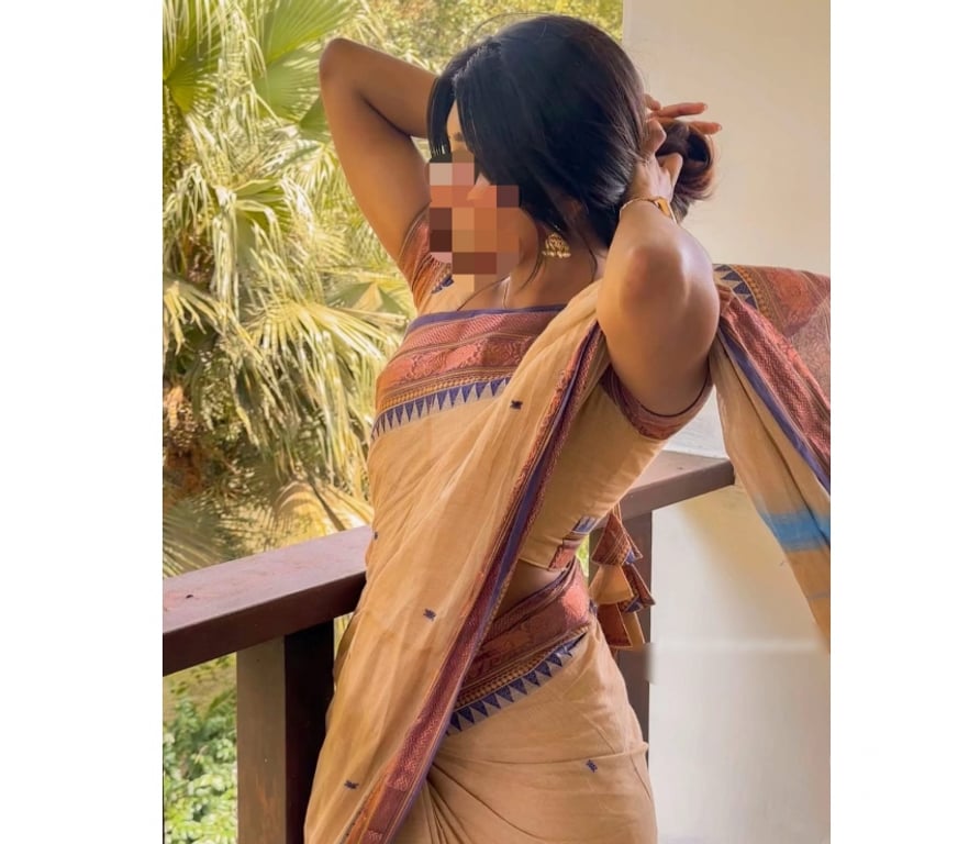 Escorts Nottinghamshire Nottingham - Photos for Varnika New Myanmar Tamil Indian Girl