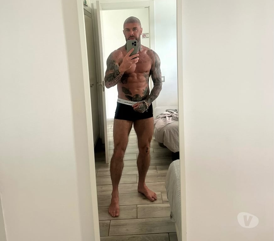 Escorts Nottinghamshire Nottingham - Photos for Tattooed gentleman