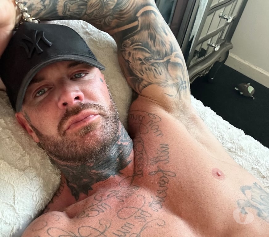 Escorts Nottinghamshire Nottingham - Photos for Tattooed gentleman