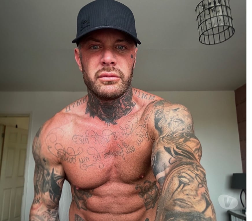 Escorts Nottinghamshire Nottingham - Photos for Tattooed gentleman