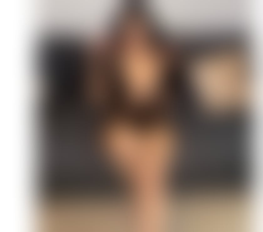 Escorts Kent Dover - Photos for Attractive brunette with generous curves, voluptuous breasts