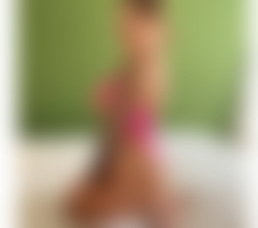  Escorts Sandwich Dover - Photos for Attractive brunette with generous curves, voluptuous breasts