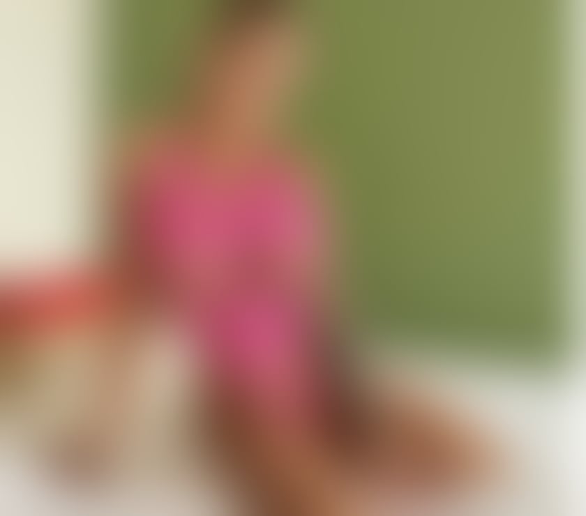  Escorts Sandwich Dover - Photos for Attractive brunette with generous curves, voluptuous breasts