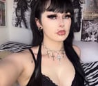 Your fantasy girl 🪽🦇
