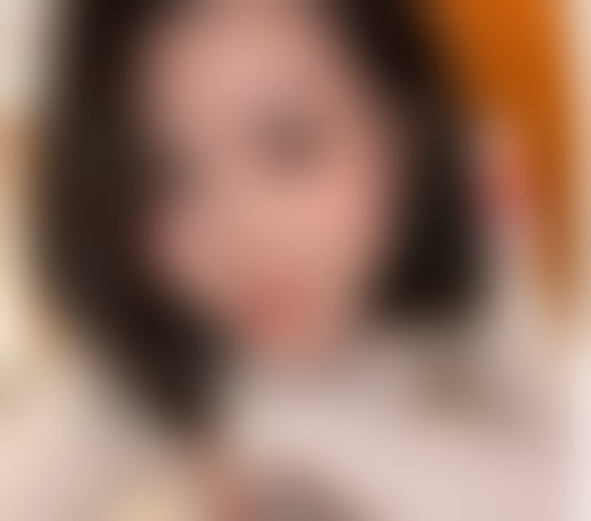 Photos for An elegant young Asian lady😘