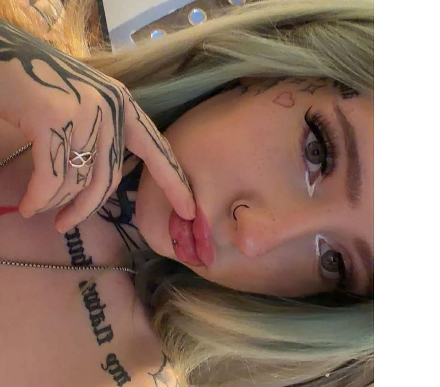 Escorts South Yorkshire Sheffield - Photos for petite, tatted and looking for fun:)