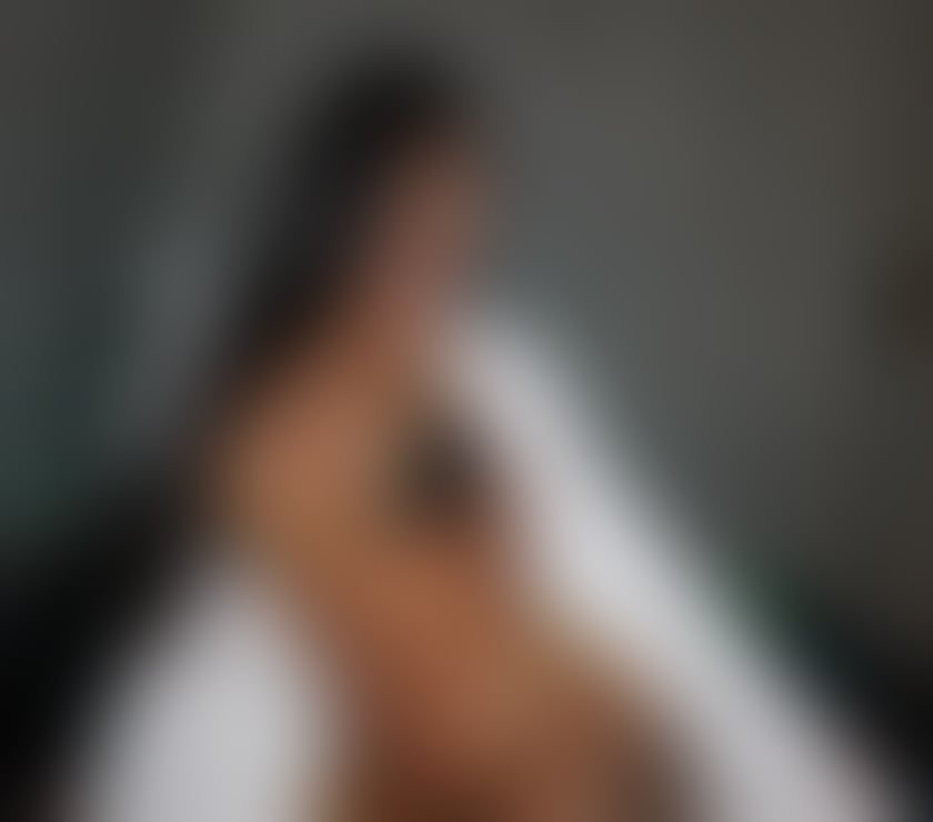Escorts Romford Havering - Photos for Julia is new in the area.
