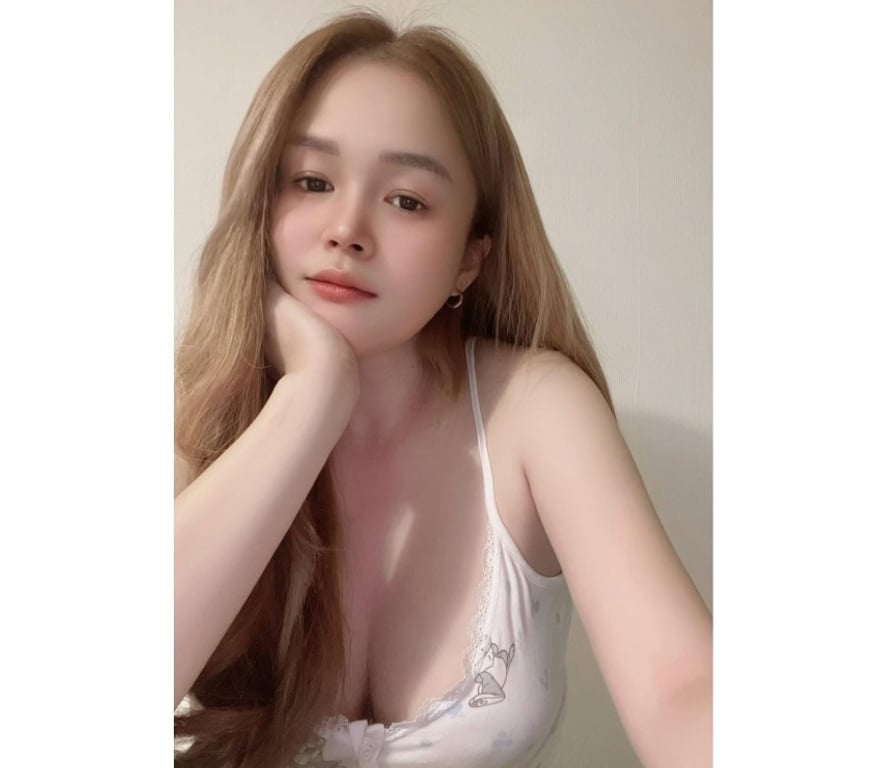 Escorts Surrey Spelthorne - Photos for Thai Cute Laura 🥰 in Sunbury-on-Thames