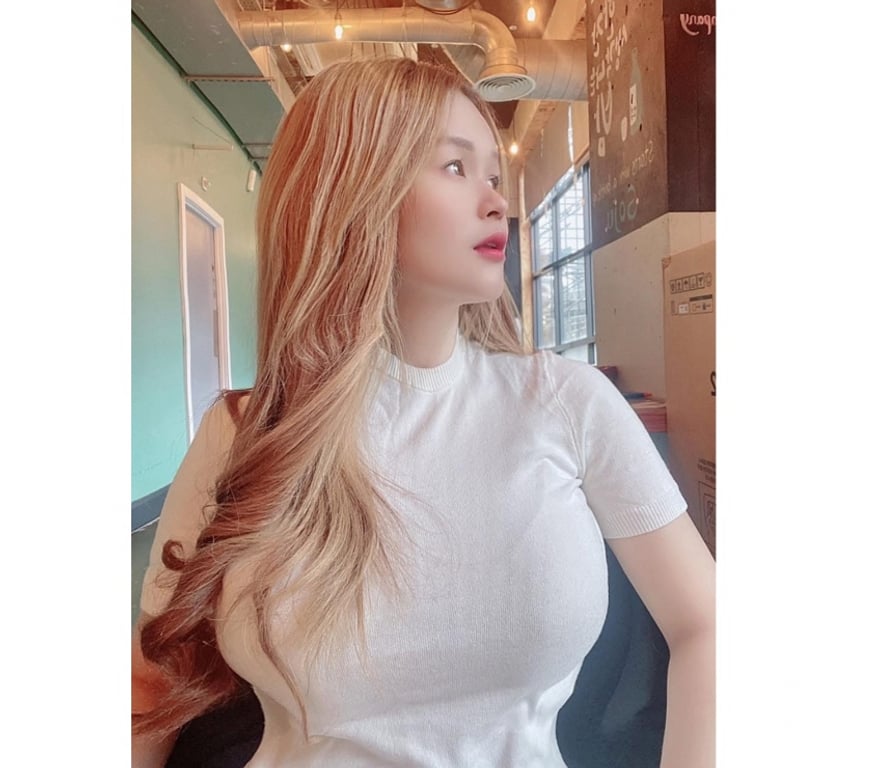 Escorts Surrey Spelthorne - Photos for Thai Cute Laura 🥰 in Sunbury-on-Thames