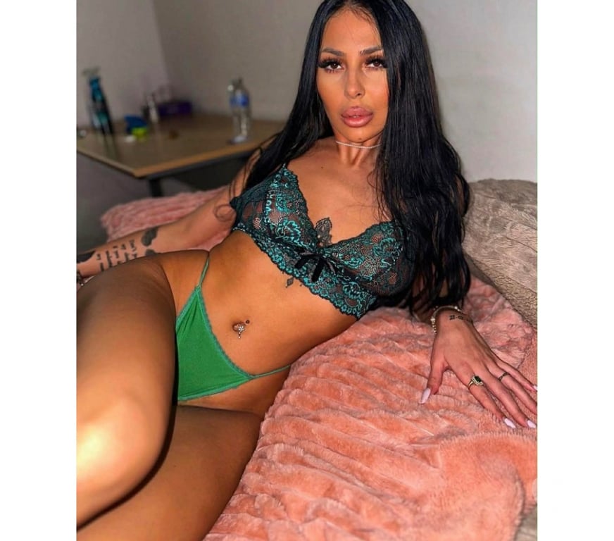 Escorts West Yorkshire Leeds - Photos for Brunette hot new in town just arrive ! Best party