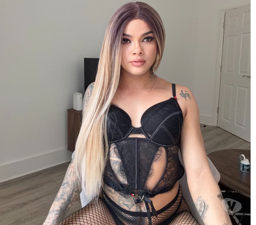Escorts West Lothian Livingston - West Lothian - Photos for Hot and naughty Brazilian trans girl, just a few days.