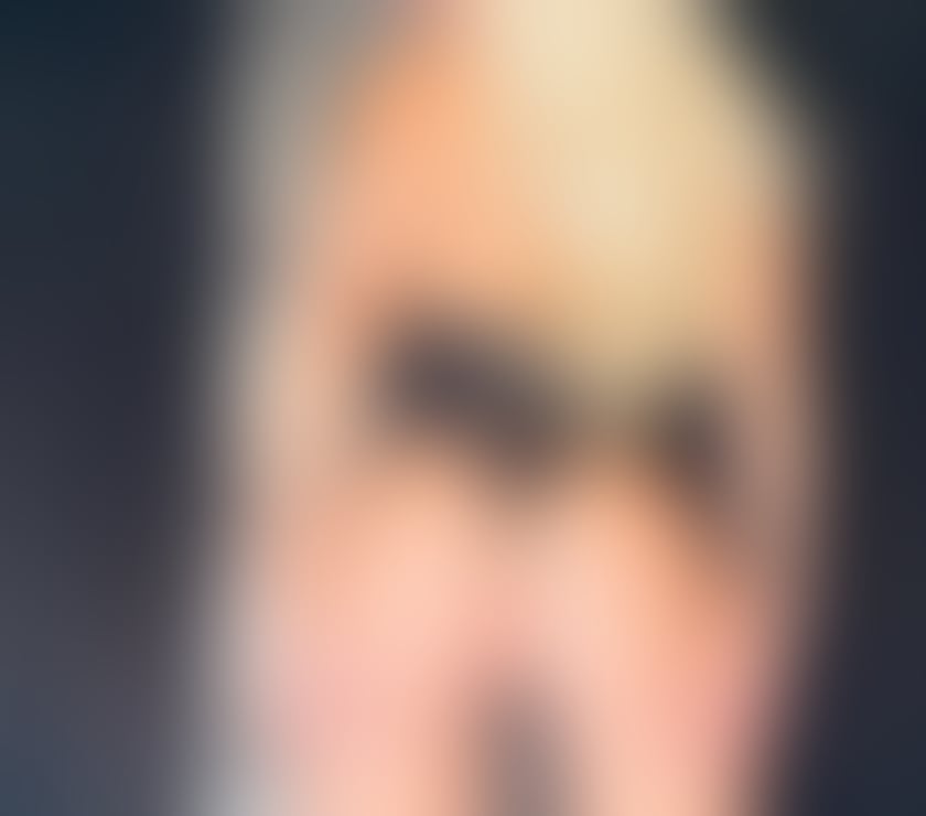 PARTY BLONDE WOMAN
