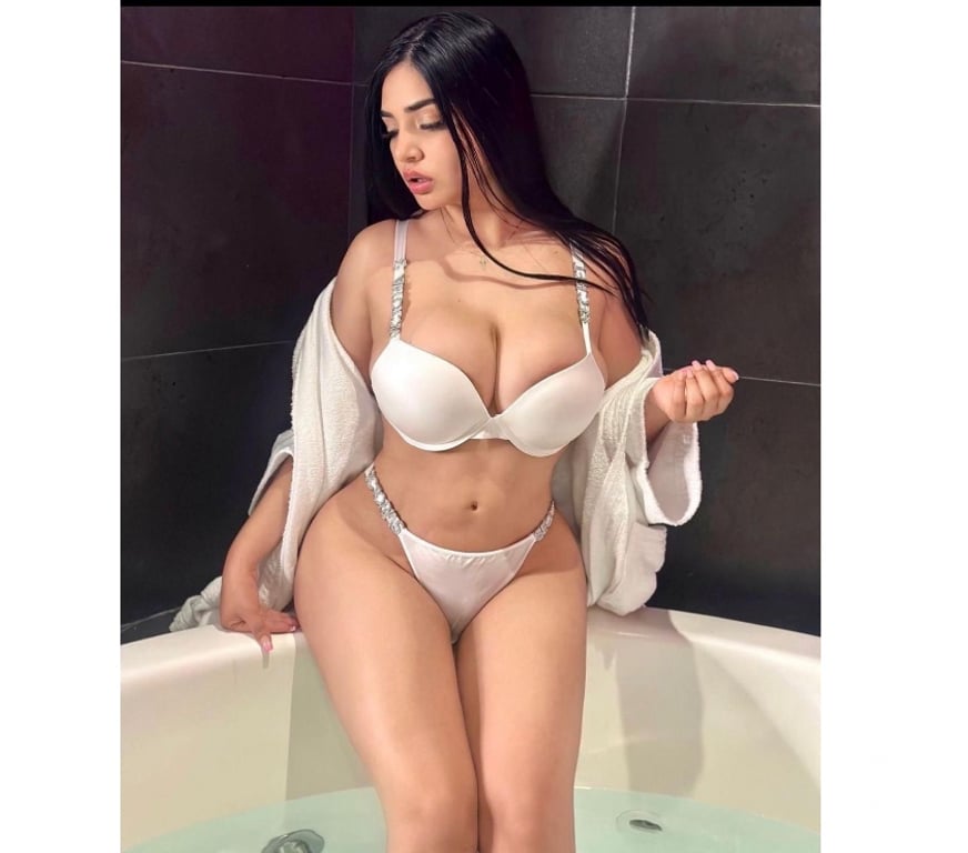 Escorts Surrey Epsom and Ewell - Photos for PARTY GIRL🥂❤️INDEPENDENT ❤️ CHARLOTE