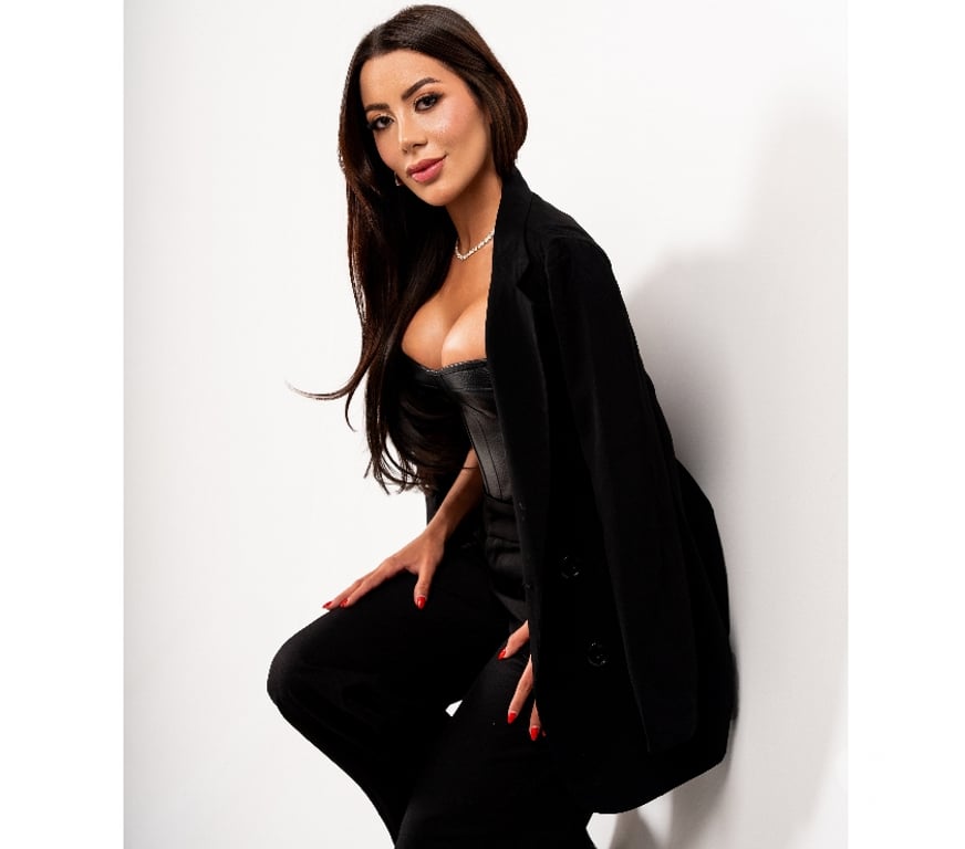Escorts South West London South Kensington - South West London - Photos for MEL - Soft, Bold & Unforgettable ✨