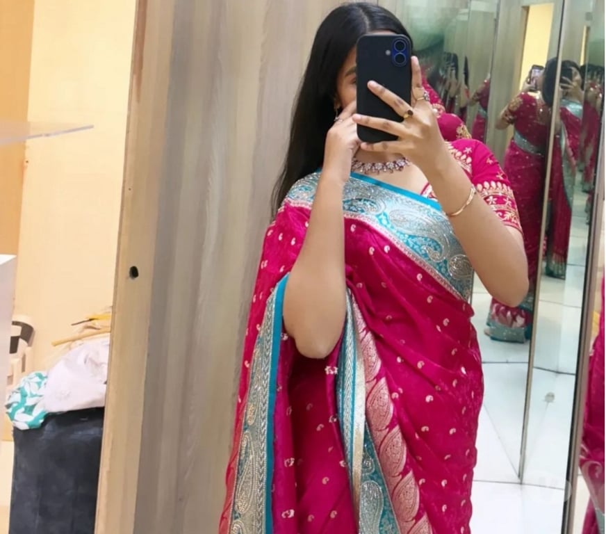 Escorts East London Redbridge - Photos for High class indian💯for party💝