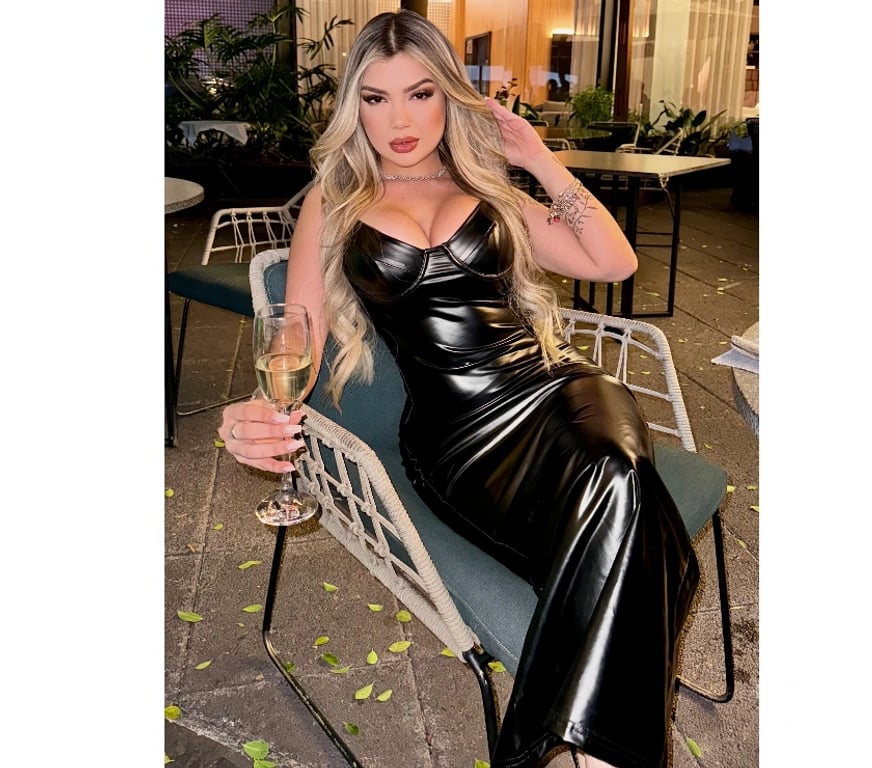 Escorts East London Canary Wharf Station - East London - Photos for 💎 Sophisticated 💎 Brazilian Blonde 🔅 Party Girl