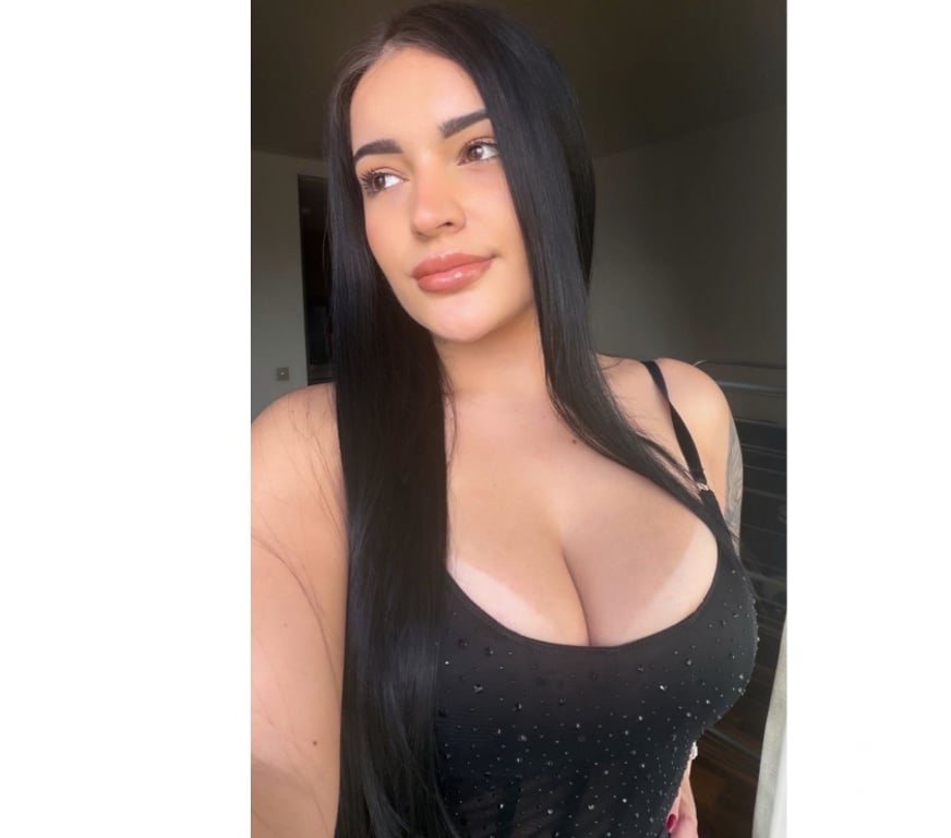 Escorts East London Canary Wharf Station - East London - Photos for 🥵 Gorgeous Curvy petit 🔥Brazilian party girl