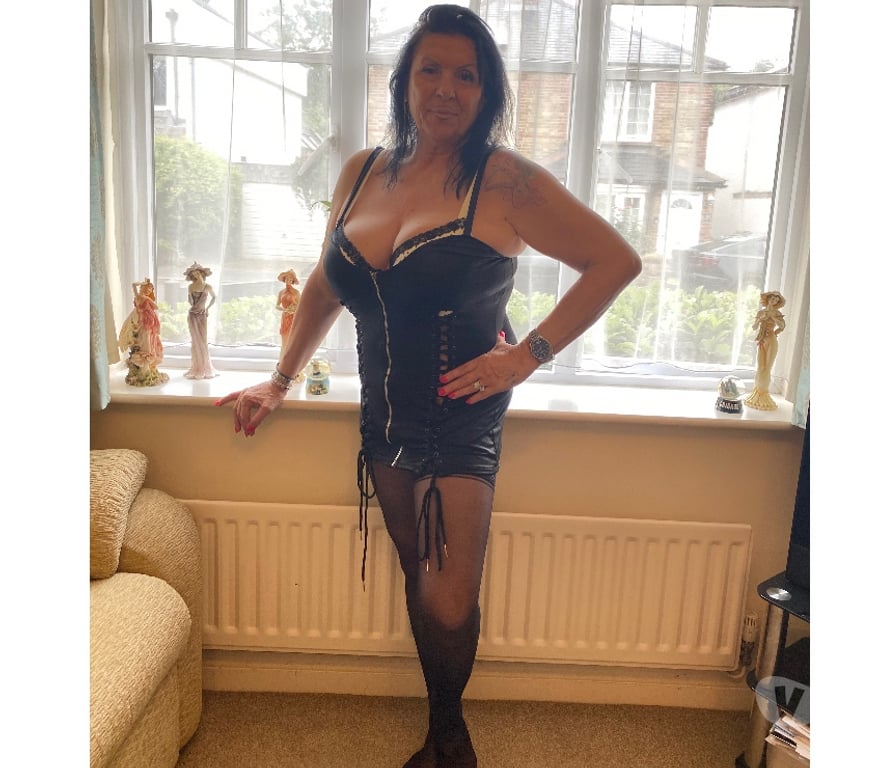 Escorts Surrey Woking - Photos for Woking, Cobham italian Milf .
