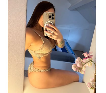 Escort Hull City Centre Hull - Photos for beautiful and naughty girl 🔥MEL GFE🫦party girls 🥂