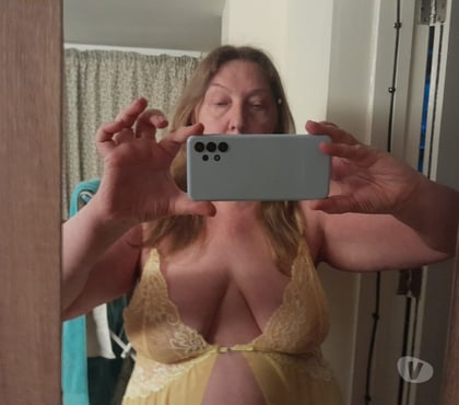 Mature Escorts & Erotic Massage High Wycombe Buckinghamshire - Photos for Sexy mature curvy lady offering escort services