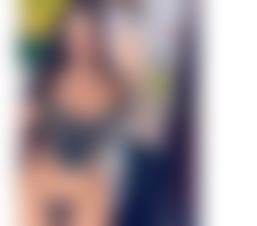 Photos for New here Júlia 💯 Owo I love parties.