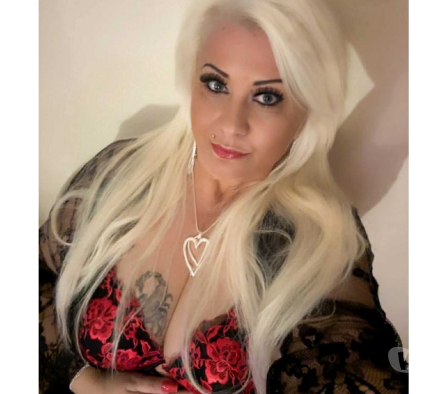 Escorts East London Seven Kings - East London - Photos for AMANDA HORNY MILF BIG NATURAL BOOBS RELAX