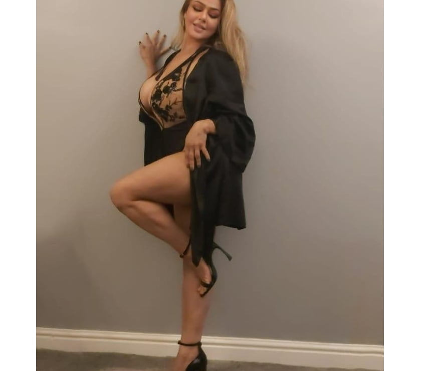Escorts Bolton City Centre Bolton - Photos for HOT Fun Loving Latina Lola! 🎉PARTY🎉🫦